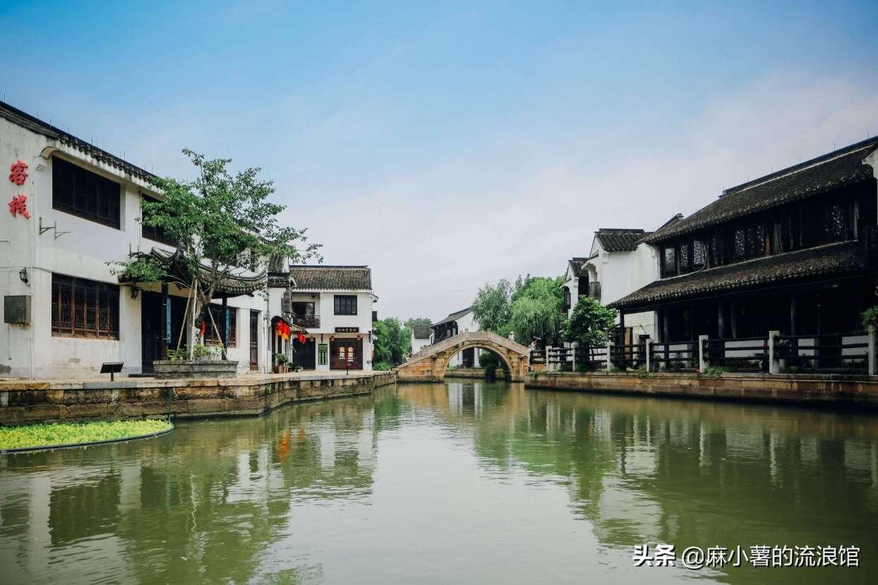 也许是晒红的？村干部上班期间脸红被质疑，调查结果与太阳无关